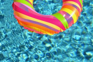 Lire la suite à propos de l’article Tout ce qu&rsquo;il faut savoir sur l&rsquo;univers des piscines en bois
